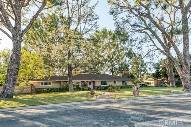 8821 Newcastle Avenue, Sherwood Forest, CA 91325