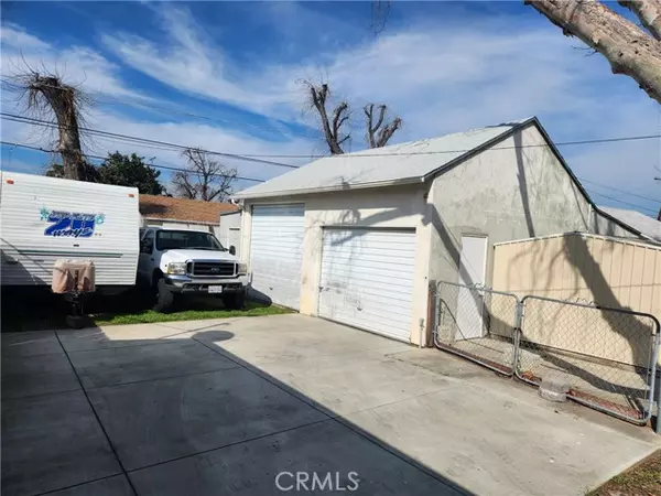 Reseda, CA 91335,7503 White Oak Avenue