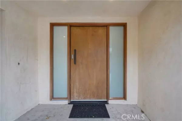 Los Angeles, CA 90068,2240 Chelan Place