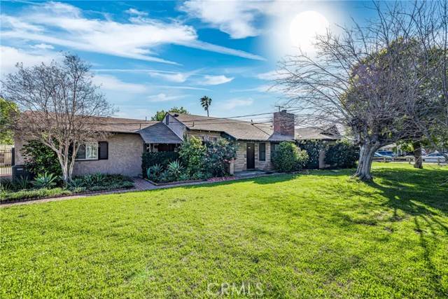 17270 Raymer St, Sherwood Forest, CA 91325