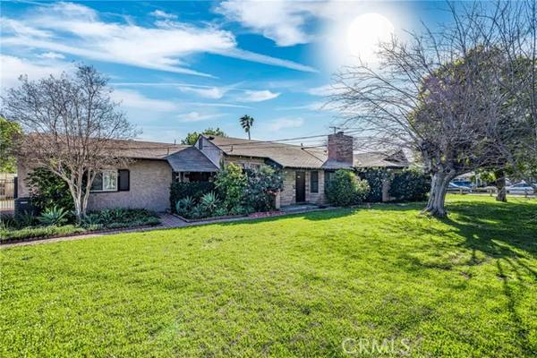 17270 Raymer St, Sherwood Forest, CA 91325