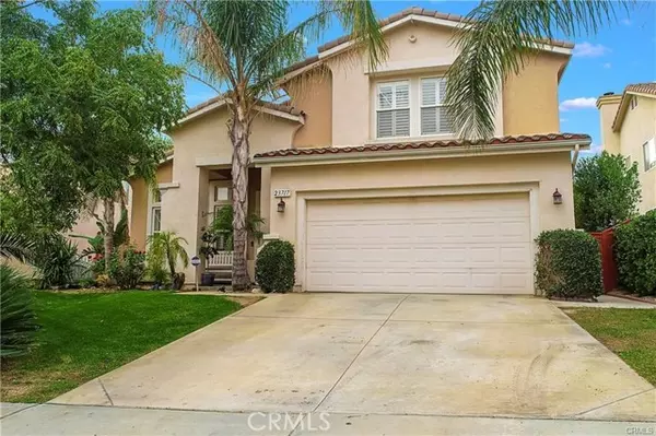 Newhall, CA 91321,23717 Red Oak Court