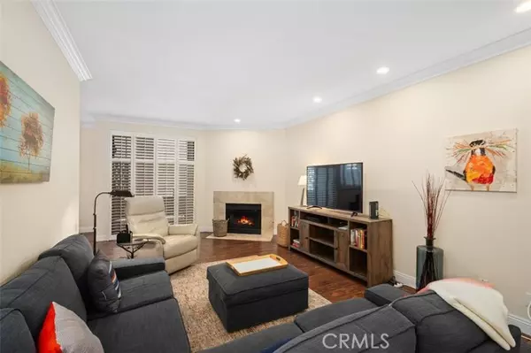 Sherman Oaks, CA 91423,13331 Moorpark Street #201