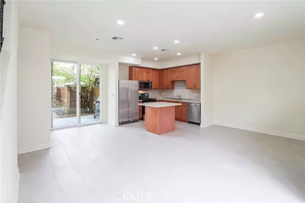 Canoga Park, CA 91303,7132 Farralone Avenue #207