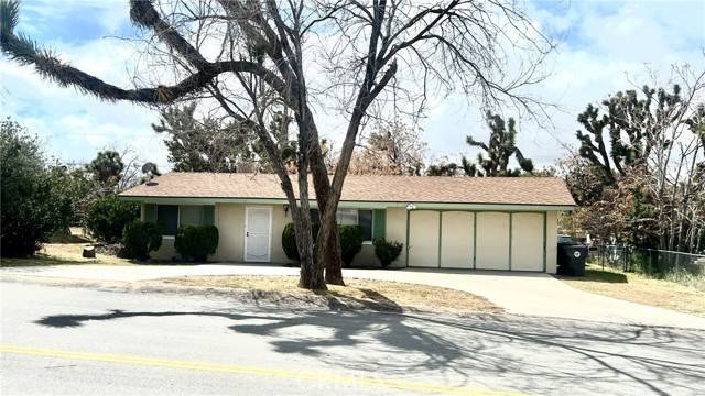 7576 Hopi Trail, Yucca Valley, CA 92284