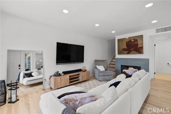 20235 Keswick Street #2, Winnetka, CA 91306