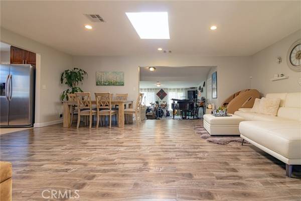 Panorama City, CA 91402,14626 Van Nuys Pl.