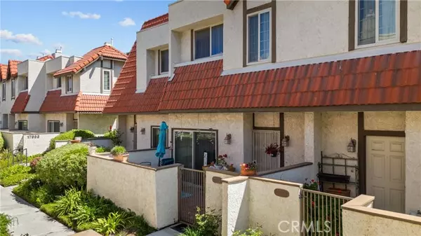 Canyon Country, CA 91387,17935 River Circle #2