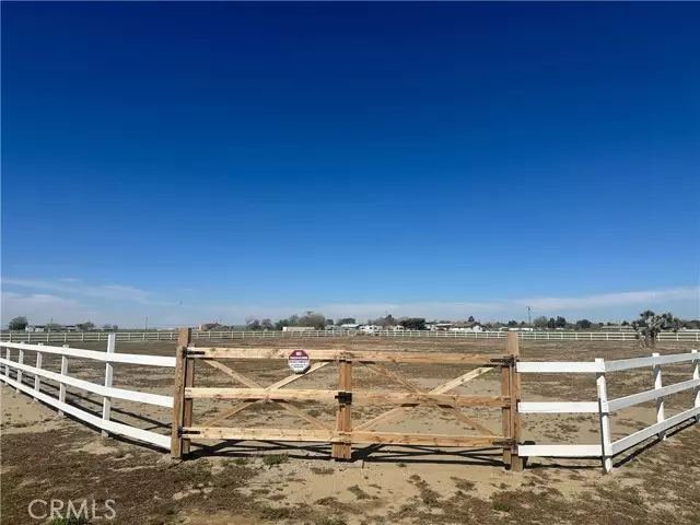 Palmdale, CA 93591,9115 E Ave Q4