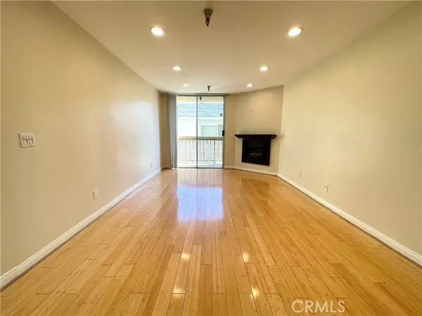 North Hollywood, CA 91601,5143 Bakman Avenue #204