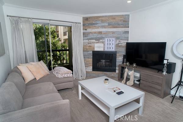 5500 Owensmouth Avenue #213, Woodland Hills, CA 91367