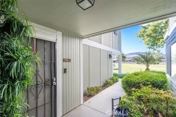 27061 Crossglade Avenue #5, Canyon Country, CA 91351