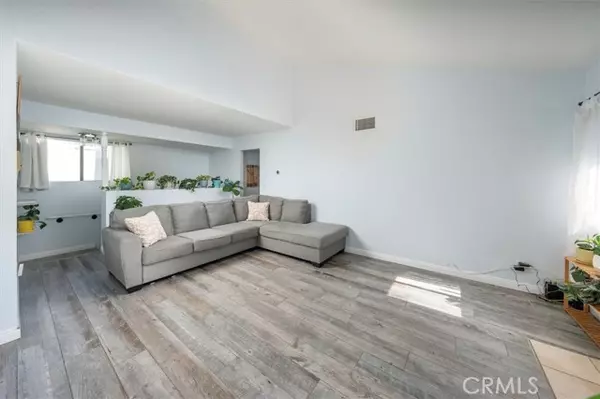 Canyon Country, CA 91351,27061 Crossglade Avenue #5