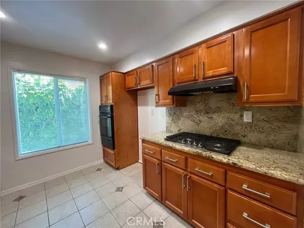 Encino, CA 91316,5315 Zelzah Avenue #2