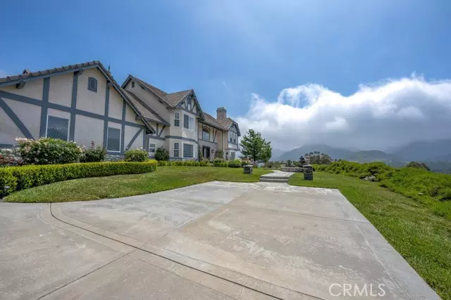 16325 Ravenglen Road, Canyon Country, CA 91387