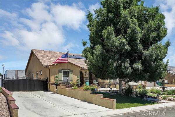 1635 E Whitlatch Drive, Lancaster, CA 93535