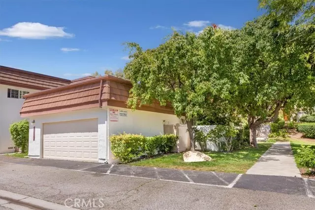 Chatsworth, CA 91311,22550 Jeffrey Mark Court #5