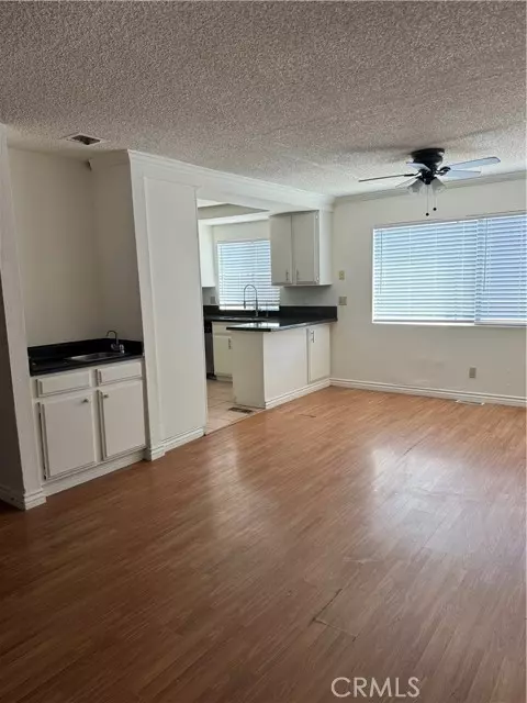 Panorama City, CA 91402,14840 Parthenia Street #17