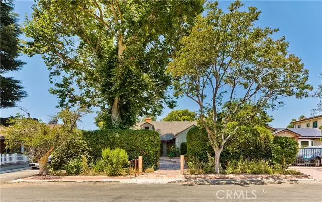 15161 Weddington Street, Sherman Oaks, CA 91411