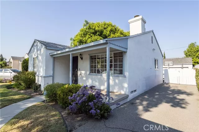 6224 Gentry Ave, North Hollywood, CA 91606