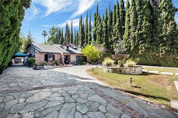 5955 Oakdale Avenue, Woodland Hills, CA 91367