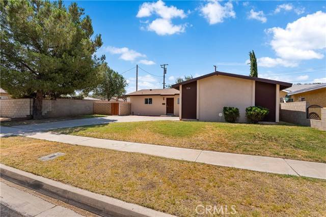 1216 W Avenue J12, Lancaster, CA 93534