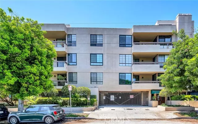 Sherman Oaks, CA 91403,15150 Dickens Street #107