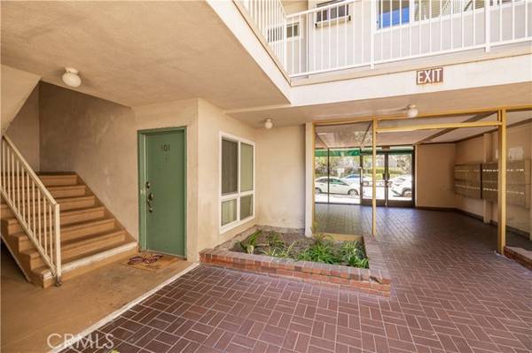 5320 Zelzah Avenue #101, Encino, CA 91316