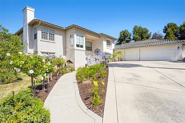 1957 Cresthaven Drive, Vista, CA 92084