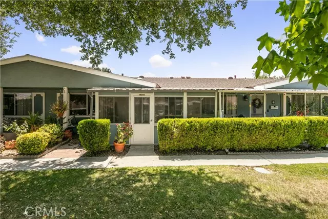 19231 Avenue Of The Oaks #B, Newhall, CA 91321