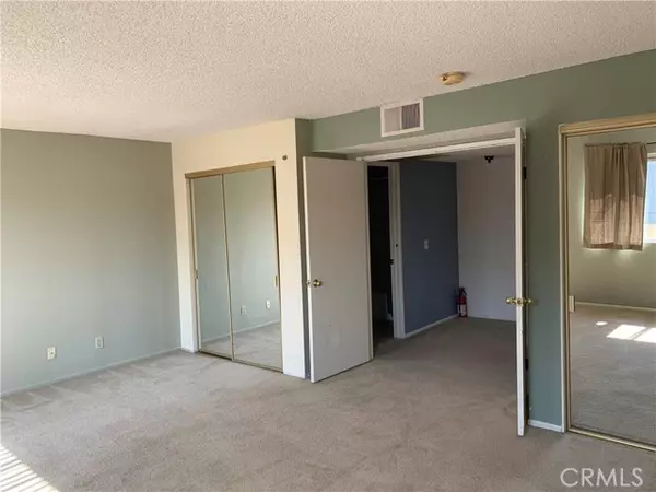 Chatsworth, CA 91311,10215 Variel Avenue #14