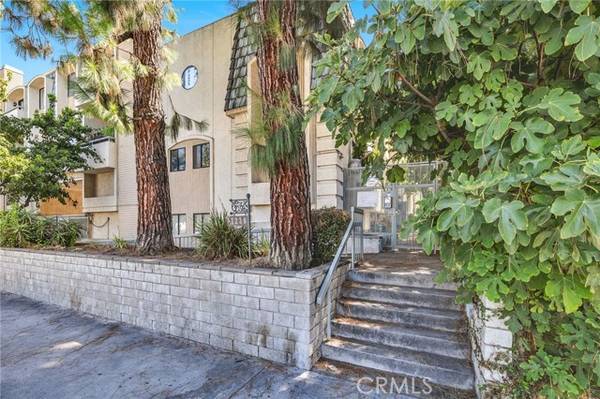 7230 Kelvin Avenue #15, Winnetka, CA 91306