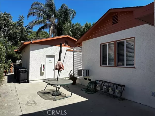 924 W Clark Avenue, Burbank, CA 91506