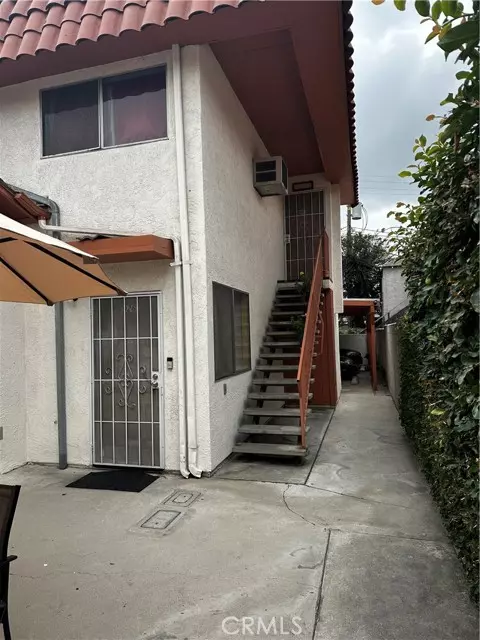 Burbank, CA 91506,924 W Clark Avenue