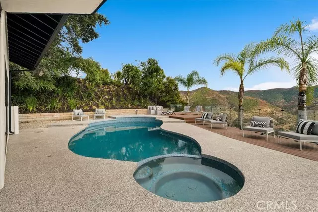 Westlake Village, CA 91361,3520 Ridgeford Drive