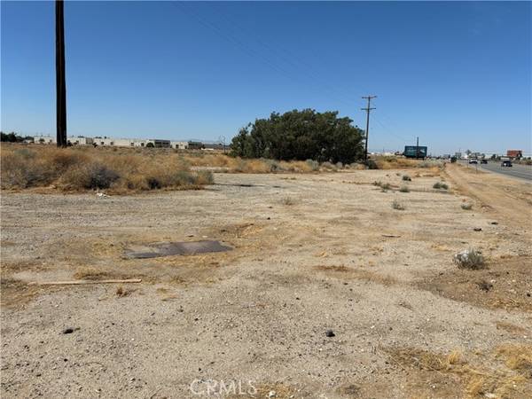 39227 Sierra Highway, Palmdale, CA 93550