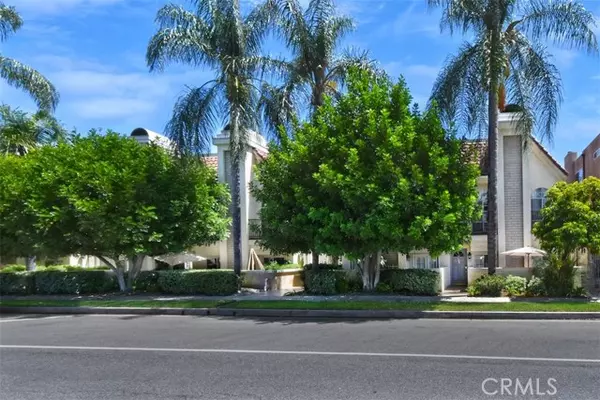 Toluca Lake, CA 91602,4444 Moorpark Way #103