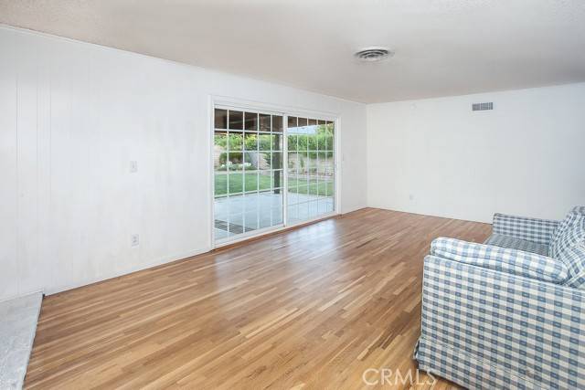 Canoga Park, CA 91304,8402 Remmet Avenue