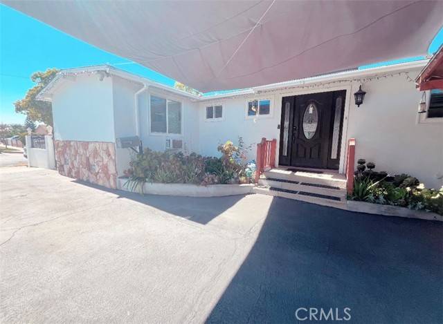 7732 Lemp Avenue, North Hollywood, CA 91605