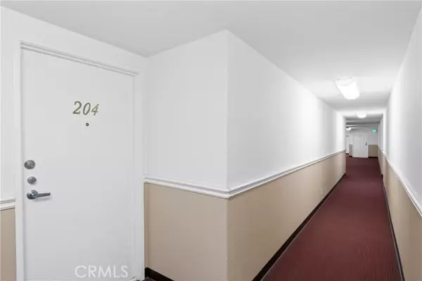 17735 Kinzie Street #204, Northridge, CA 91325