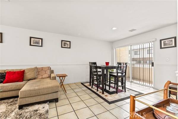 7658 Topanga Canyon Boulevard #108,  Canoga Park,  CA 91304