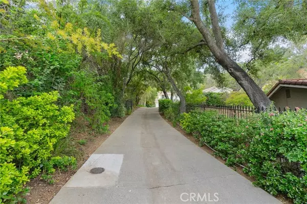 Westlake Village, CA 91361,2231 Kelmscott Court