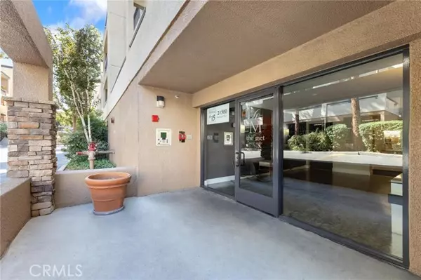 21500 Burbank Boulevard #213, Woodland Hills, CA 91367