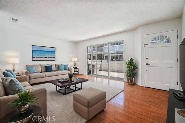 18427 Vincennes Street #49, Northridge, CA 91325