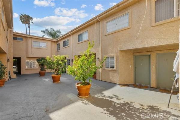 7050 Vassar Avenue #13, Canoga Park, CA 91303