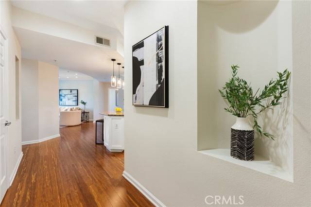 12407 Moorpark Street #205, Studio City, CA 91604