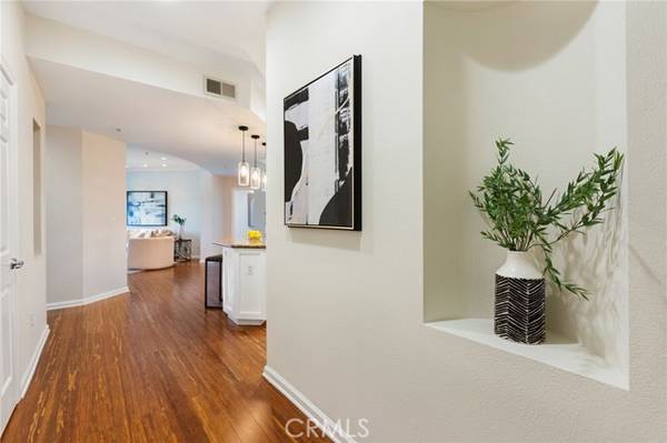 12407 Moorpark Street #205,  Studio City,  CA 91604