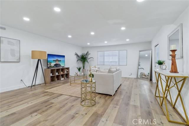 4445 Cartwright Avenue #202, North Hollywood, CA 91602