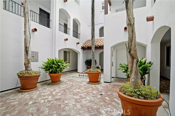 Pacific Palisades, CA 90272,860 Haverford Avenue #202