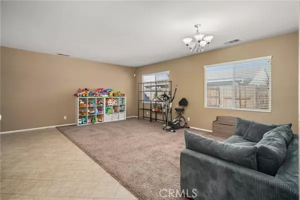 Rosamond, CA 93560,3401 Gemstone Avenue